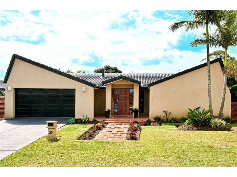 25 Apia Avenue, Clear Island Waters QLD 4226