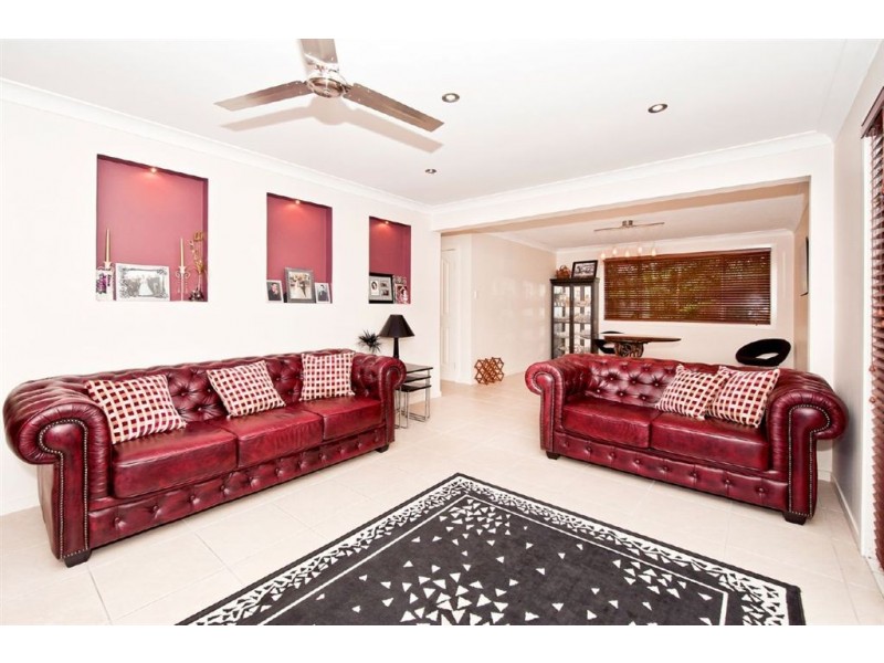 25 Apia Avenue, Clear Island Waters QLD 4226