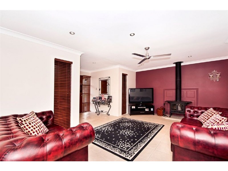 25 Apia Avenue, Clear Island Waters QLD 4226