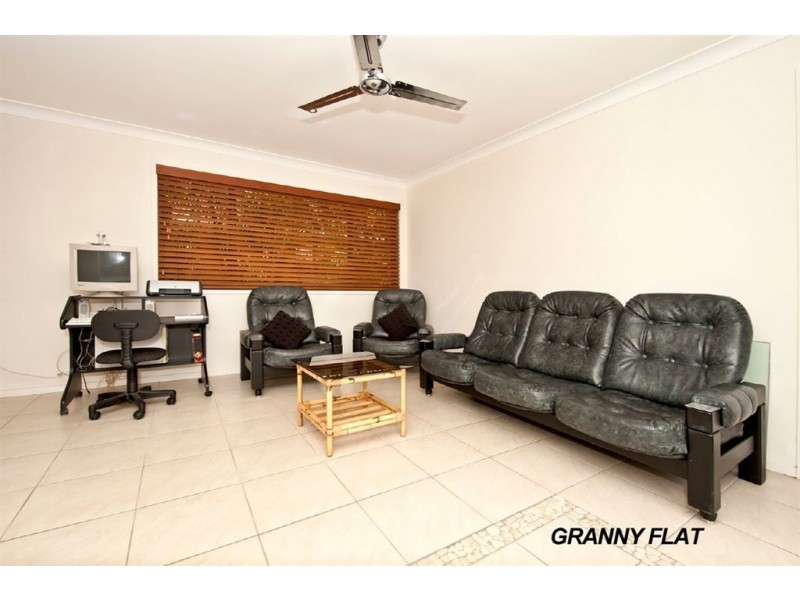 25 Apia Avenue, Clear Island Waters QLD 4226