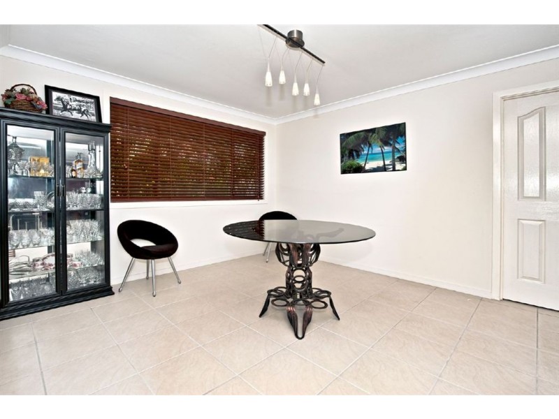 25 Apia Avenue, Clear Island Waters QLD 4226