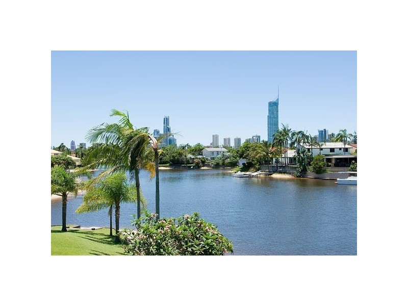 17 Alvarado Court, Broadbeach Waters QLD 4218