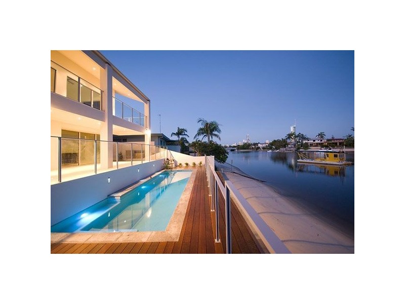 17 Alvarado Court, Broadbeach Waters QLD 4218