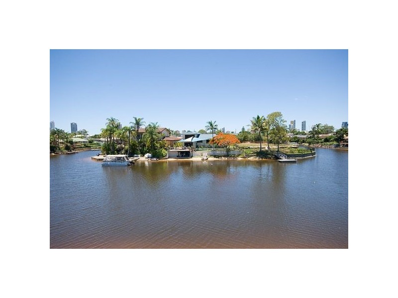 17 Alvarado Court, Broadbeach Waters QLD 4218