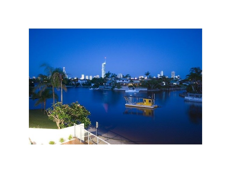 17 Alvarado Court, Broadbeach Waters QLD 4218