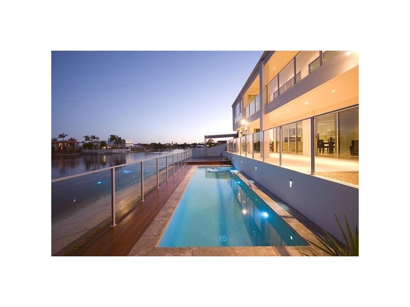 17 Alvarado Court, Broadbeach Waters QLD 4218
