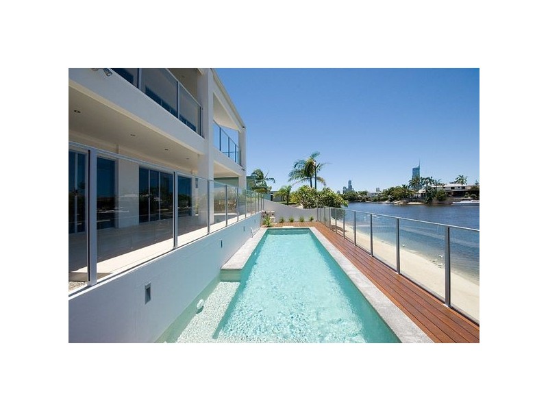 17 Alvarado Court, Broadbeach Waters QLD 4218