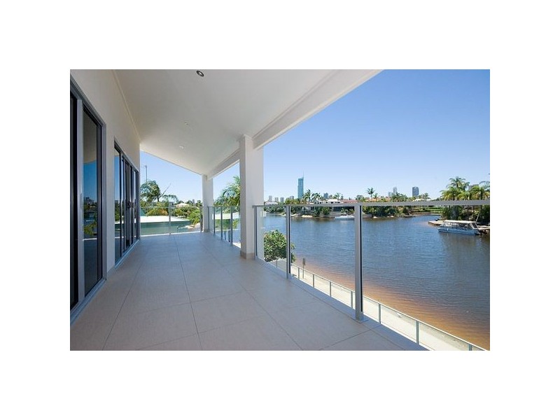 17 Alvarado Court, Broadbeach Waters QLD 4218