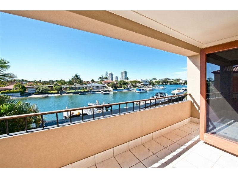 1/13 Vaggelas Crescent, Biggera Waters QLD 4216