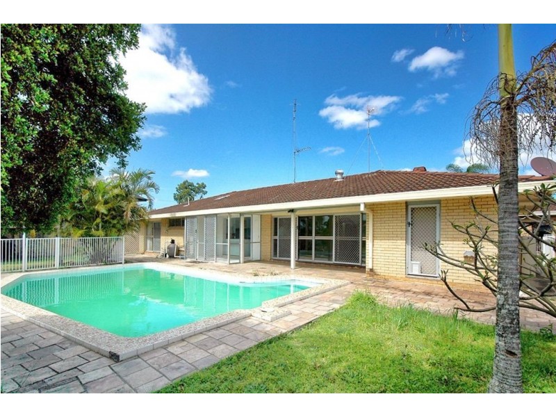 15 Cypress Drive West, Broadbeach Waters QLD 4218