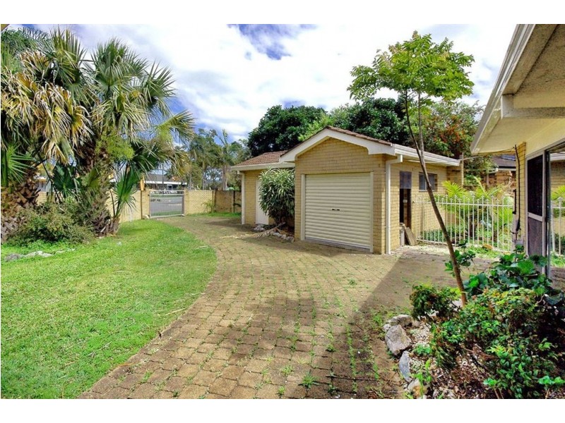 15 Cypress Drive West, Broadbeach Waters QLD 4218