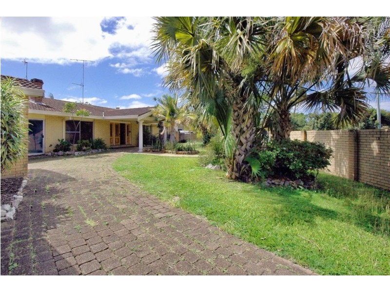 15 Cypress Drive West, Broadbeach Waters QLD 4218