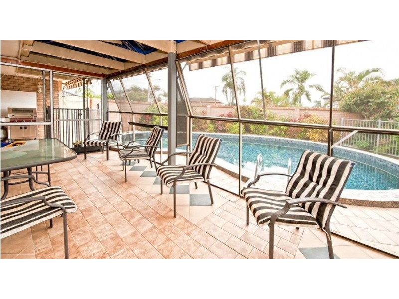 24 Furlong Street, Broadbeach Waters QLD 4218