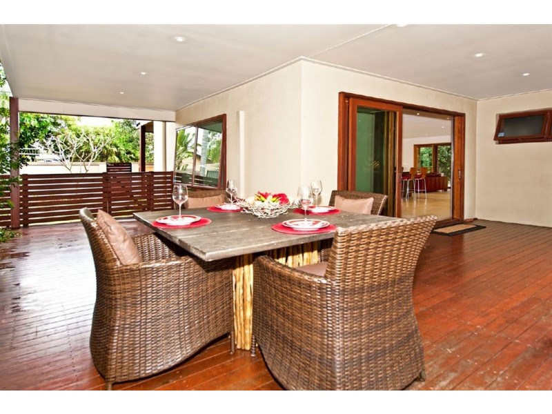 62 T E Peters Drive, Broadbeach Waters QLD 4218