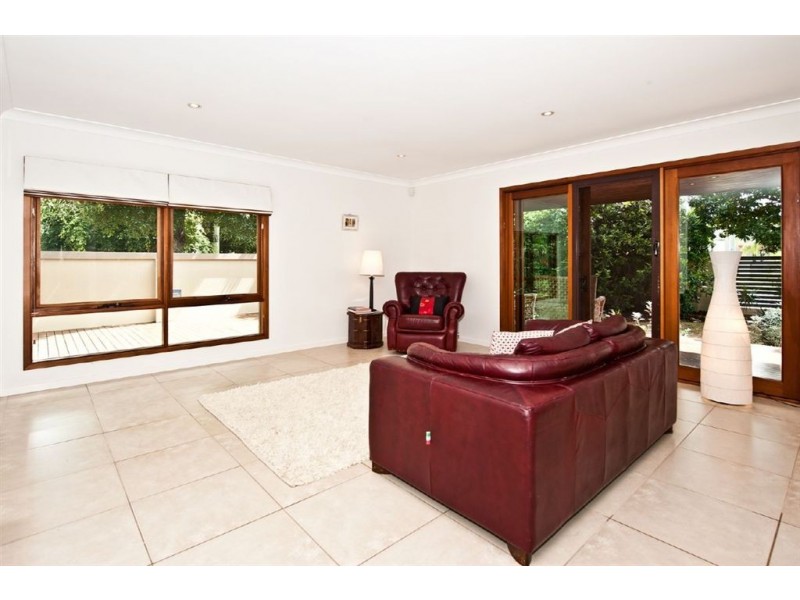 62 T E Peters Drive, Broadbeach Waters QLD 4218