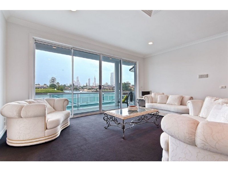 39 Furlong Street, Broadbeach Waters QLD 4218