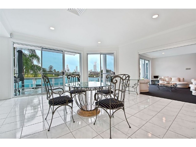 39 Furlong Street, Broadbeach Waters QLD 4218