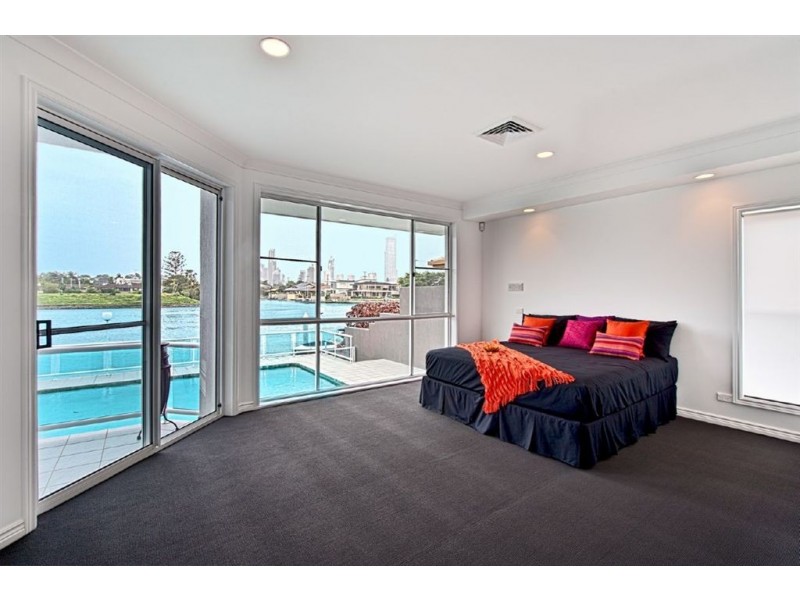 39 Furlong Street, Broadbeach Waters QLD 4218