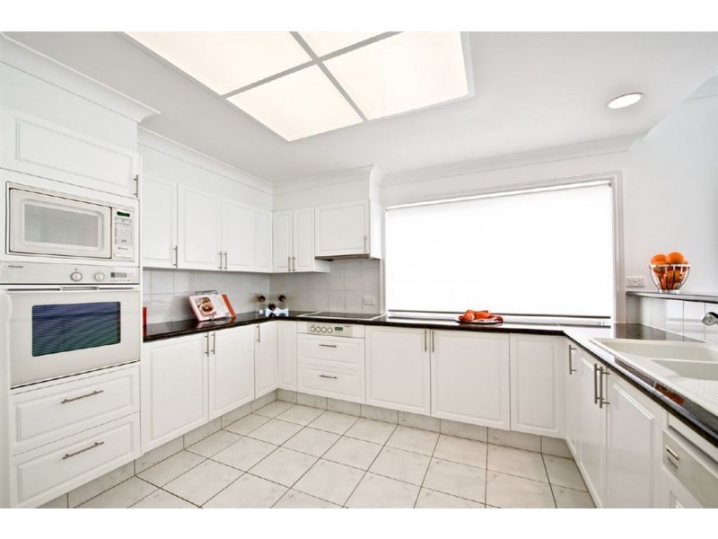 39 Furlong Street, Broadbeach Waters QLD 4218