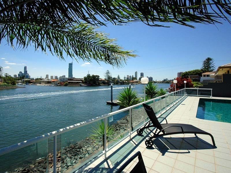 39 Furlong Street, Broadbeach Waters QLD 4218