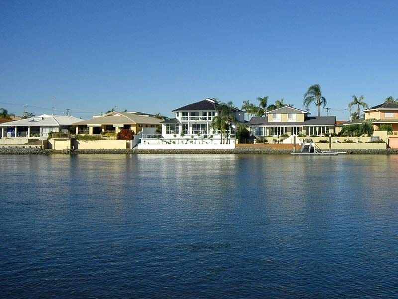 39 Furlong Street, Broadbeach Waters QLD 4218