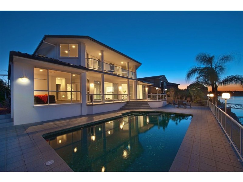 39 Furlong Street, Broadbeach Waters QLD 4218
