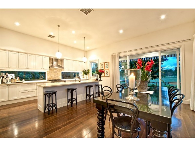 1042 Lakeview Terrace, Royal Pines, Benowa QLD 4217