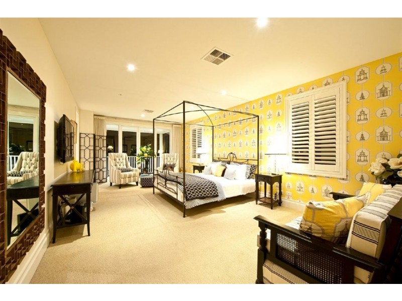 1042 Lakeview Terrace, Royal Pines, Benowa QLD 4217