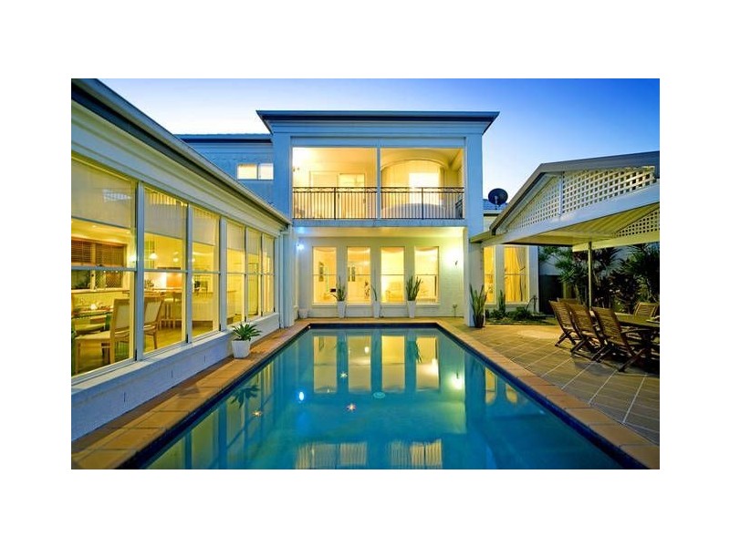 22 Ipsley Drive, Broadbeach Waters QLD 4218