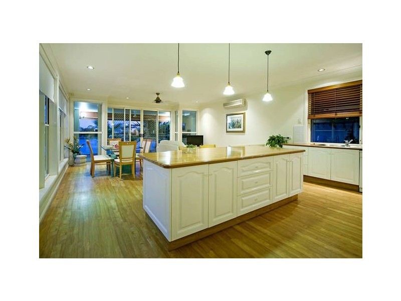 22 Ipsley Drive, Broadbeach Waters QLD 4218