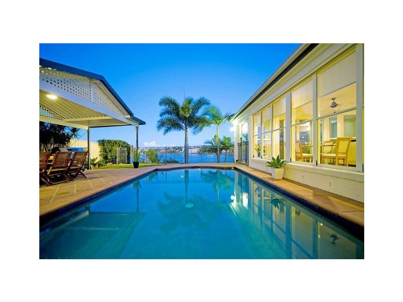 22 Ipsley Drive, Broadbeach Waters QLD 4218