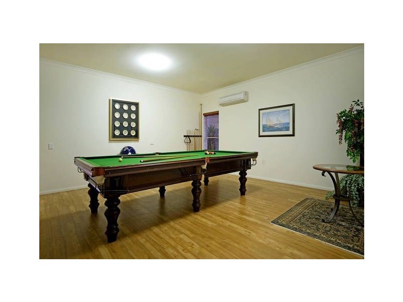 22 Ipsley Drive, Broadbeach Waters QLD 4218