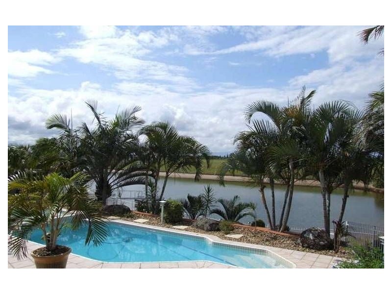 5 Cessnock Close, Mermaid Waters QLD 4218