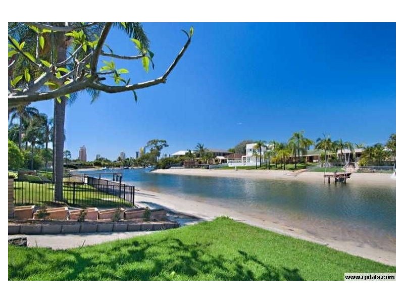 10 Meredith Drive, Broadbeach Waters QLD 4218