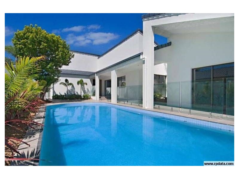 10 Meredith Drive, Broadbeach Waters QLD 4218