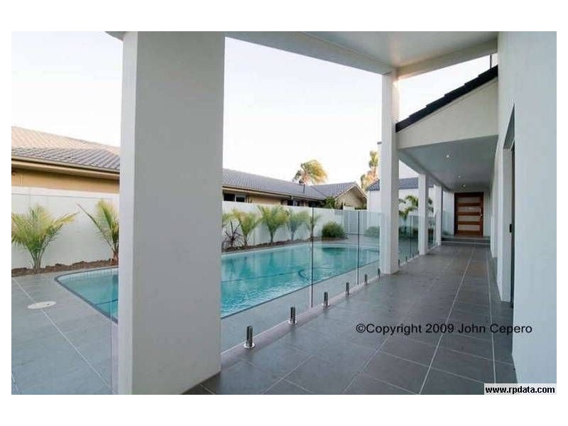 10 Meredith Drive, Broadbeach Waters QLD 4218