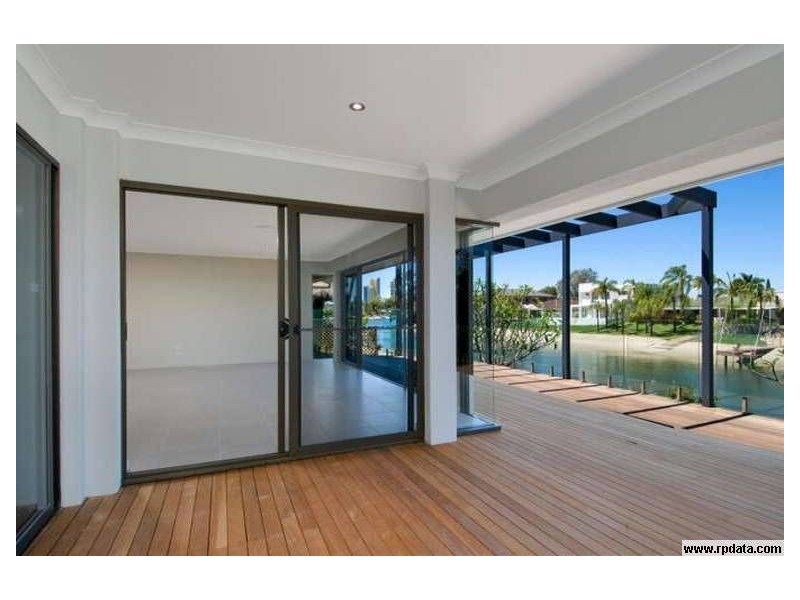 10 Meredith Drive, Broadbeach Waters QLD 4218