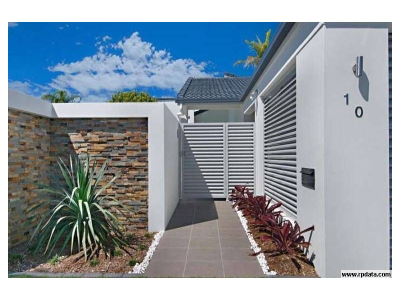 10 Meredith Drive, Broadbeach Waters QLD 4218