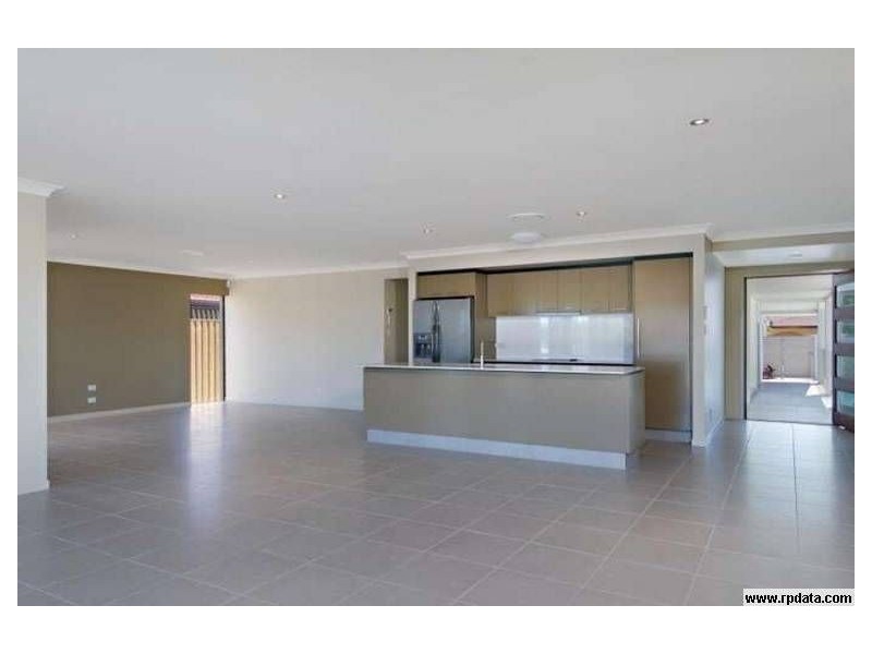 10 Meredith Drive, Broadbeach Waters QLD 4218