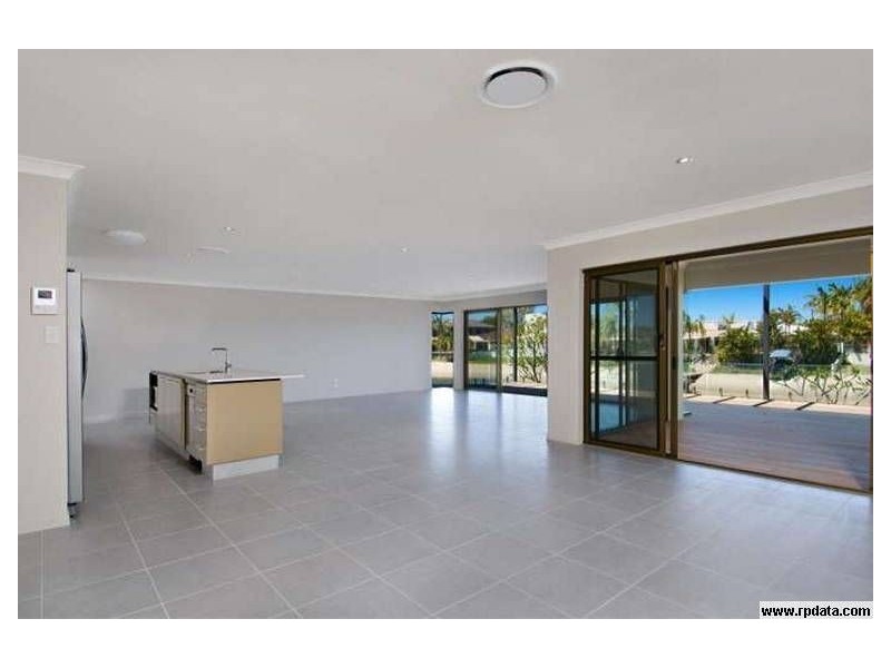 10 Meredith Drive, Broadbeach Waters QLD 4218