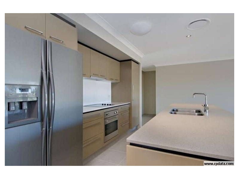 10 Meredith Drive, Broadbeach Waters QLD 4218