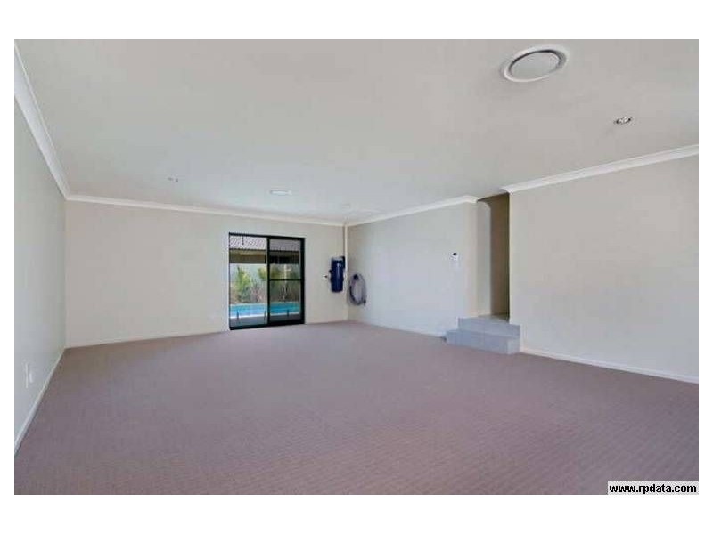 10 Meredith Drive, Broadbeach Waters QLD 4218