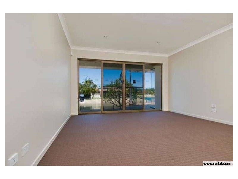 10 Meredith Drive, Broadbeach Waters QLD 4218
