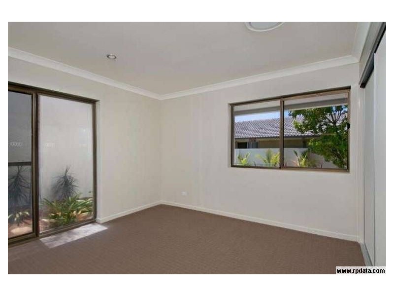 10 Meredith Drive, Broadbeach Waters QLD 4218