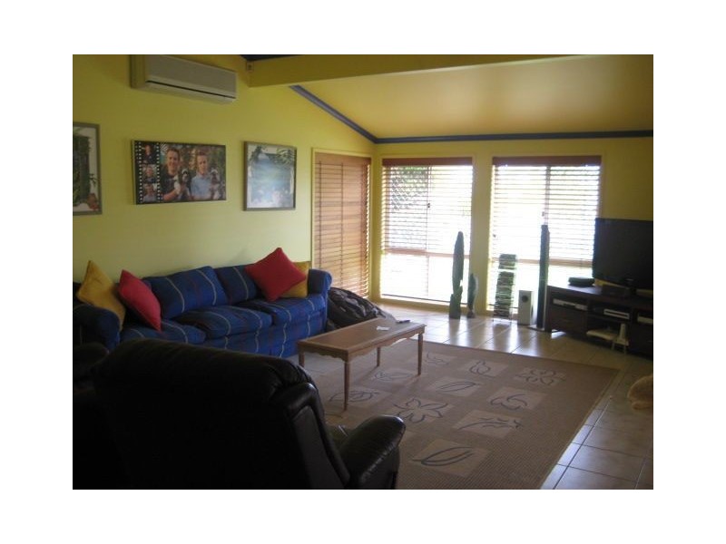 263 Rio Vista Blvd, Mermaid Waters QLD 4218