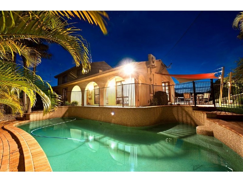 7 Pacific Blvd, Broadbeach Waters QLD 4218