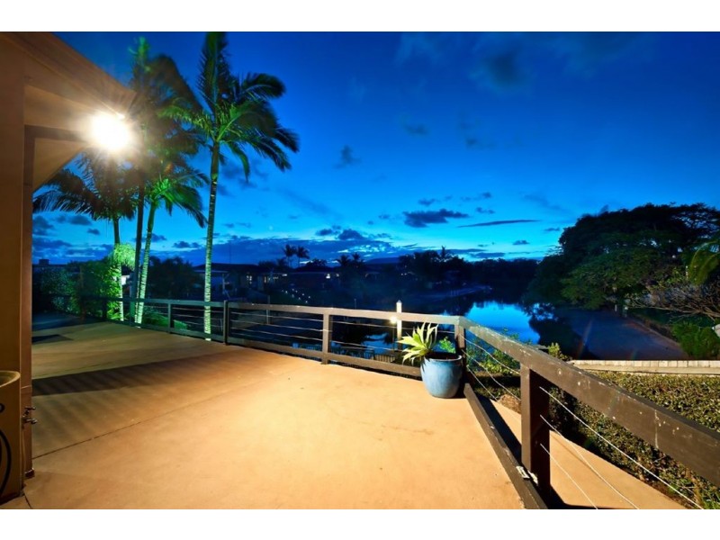 7 Pacific Blvd, Broadbeach Waters QLD 4218