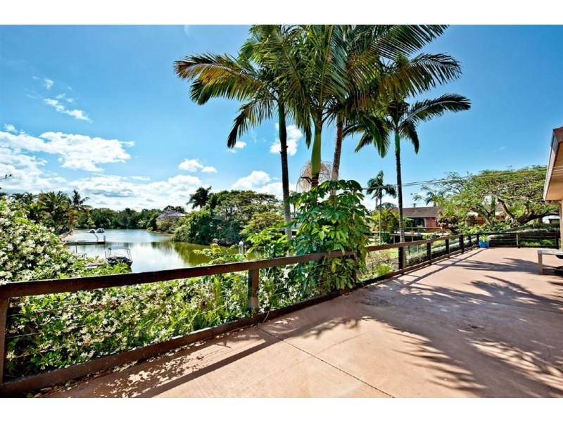 7 Pacific Blvd, Broadbeach Waters QLD 4218