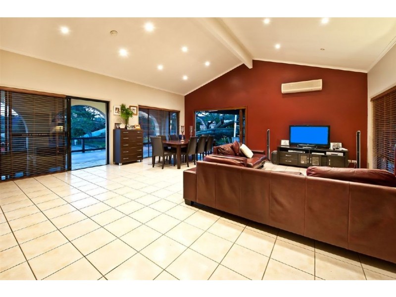 7 Pacific Blvd, Broadbeach Waters QLD 4218