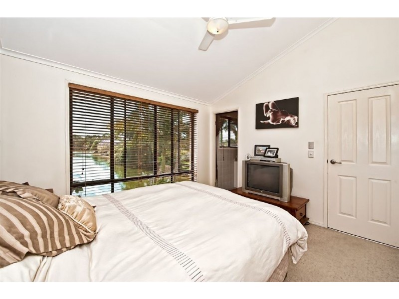 7 Pacific Blvd, Broadbeach Waters QLD 4218